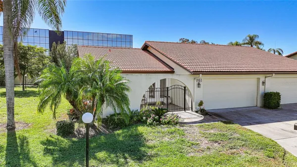 Property Slideshow image 3 of 37 | 3861 el poinier ct # 8723, Sarasota, FL, 34232