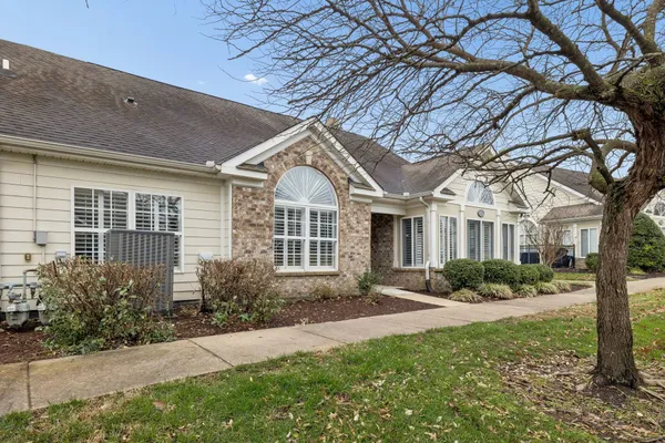 Property Slideshow image 3 of 39 | 825 s browns ln 2102, Gallatin, TN, 37066