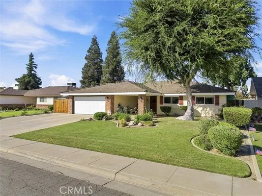 Property Slideshow image 2 of 47 | 208 glen oaks dr, Bakersfield, CA, 93309