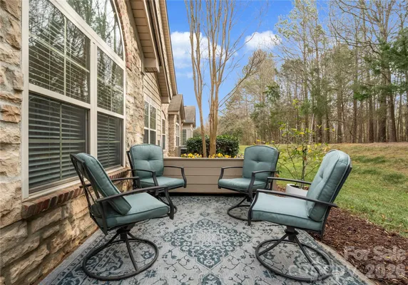 Property Slideshow image 3 of 36 | 2304 coltsview ln, Matthews, NC, 28105