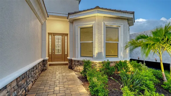 Property Slideshow image 3 of 90 | 16423 isola pl, Lakewood Ranch, FL, 34211