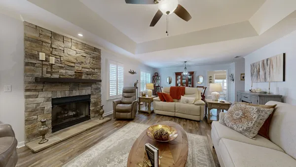 Property Slideshow image 3 of 48 | 520 forest glen cir, Murfreesboro, TN, 37128