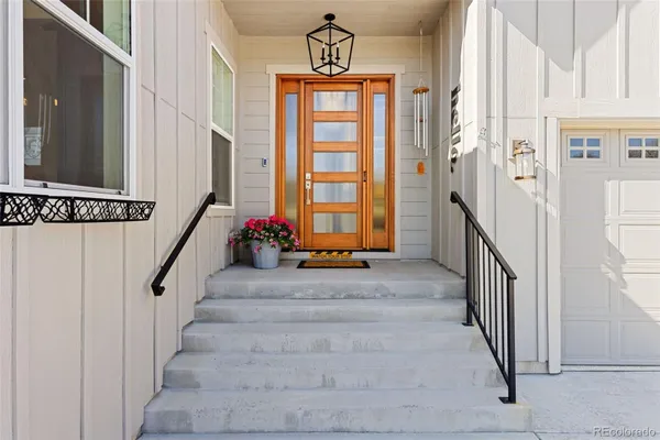 Property Slideshow image 3 of 50 | 433 scrubjay cir, Castle Rock, CO, 80104