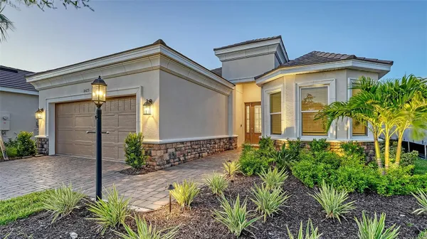 Property Slideshow image 2 of 90 | 16423 isola pl, Lakewood Ranch, FL, 34211