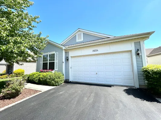 Property Slideshow image 2 of 28 | 21224 montclare lake dr, Crest Hill, IL, 60403