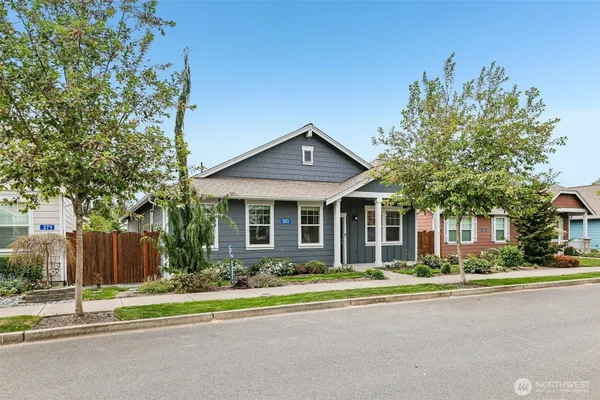 Property Slideshow image 2 of 32 | 353 s 48th pl, Mount Vernon, WA, 98274