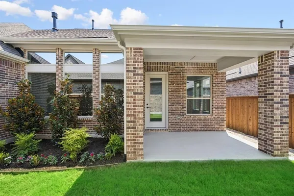 Property Slideshow image 2 of 30 | 2065 spotted fawn dr, Arlington, TX, 76005