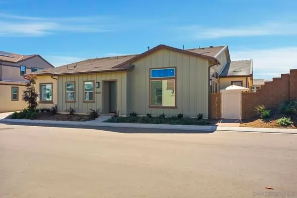 Property Slideshow image 2 of 37 | 12641 elizabeth way, San Diego, CA, 92129