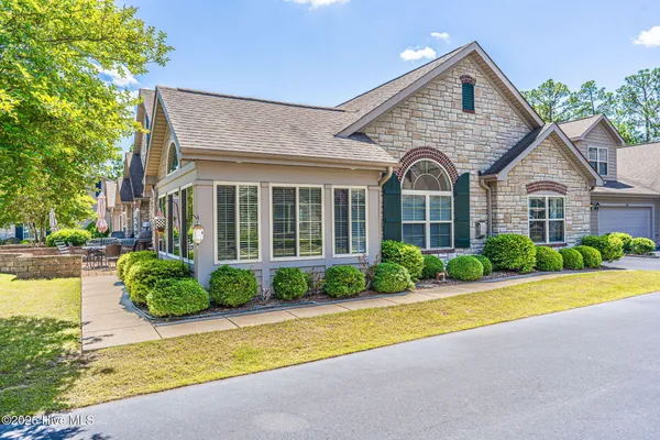 Property Slideshow image 2 of 35 | 107 w chelsea ct, Southern Pines, NC, 28387