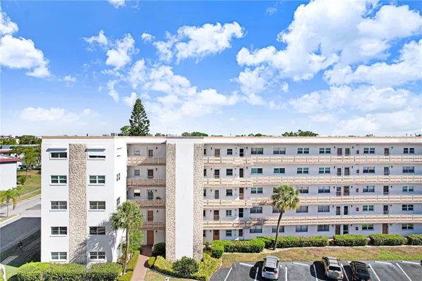 Property Slideshow image 3 of 29 | 5603 80th st 303, St Petersburg, FL, 33709