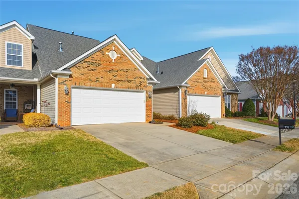 Property Slideshow image 2 of 44 | 335 garnet ct, Fort Mill, SC, 29708