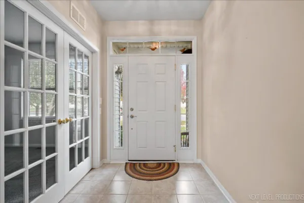 Property Slideshow image 3 of 29 | 712 bohannon cir, Oswego, IL, 60543