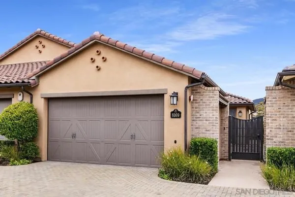 Property Slideshow image 3 of 39 | 8169 auberge cir, San Diego, CA, 92127