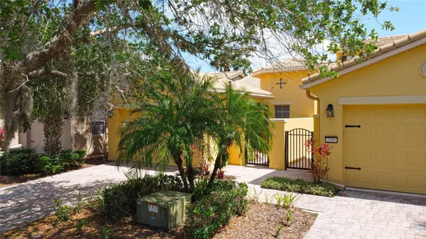 Property Slideshow image 3 of 46 | 2502 palm tree dr, Poinciana, FL, 34759