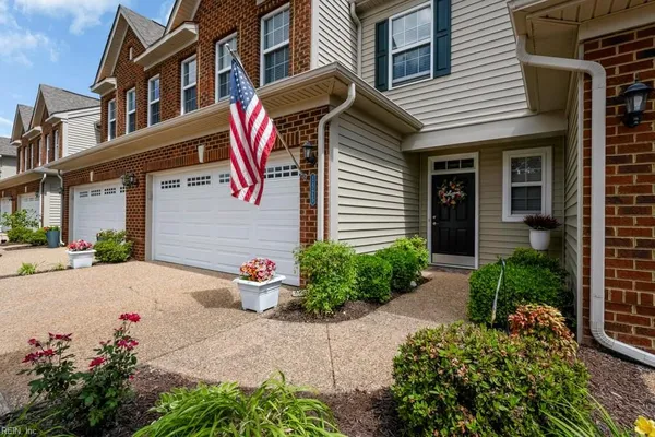 Property Slideshow image 2 of 25 | 1525 scoonie pointe dr, Chesapeake, VA, 23322