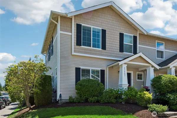 Property Slideshow image 2 of 22 | 23907 ne 113th ln 3, Redmond, WA, 98053