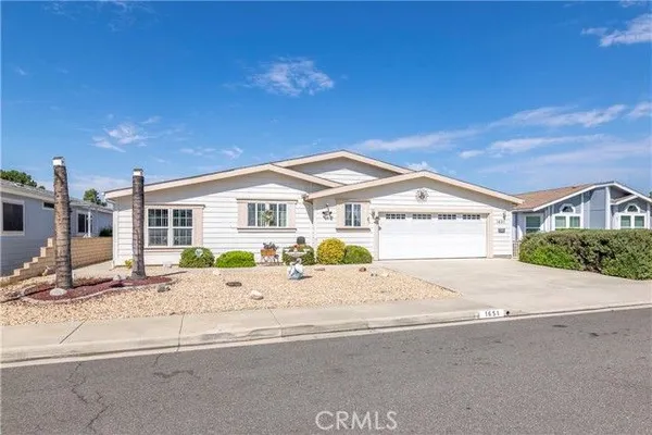 Property Slideshow image 3 of 42 | 1651 willow leaf dr, Hemet, CA, 92545