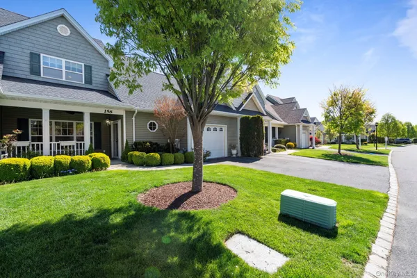 Property Slideshow image 2 of 47 | 156 stoneleigh dr, Riverhead, NY, 11901