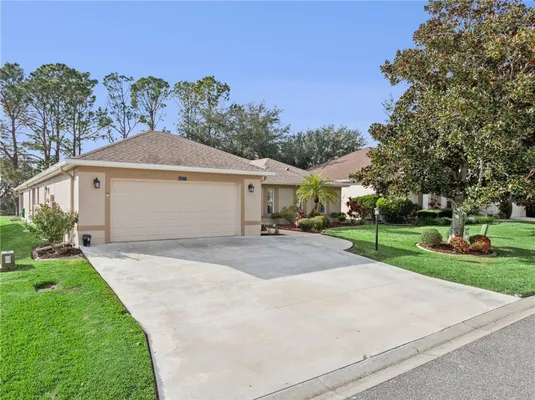 Property Slideshow image 2 of 35 | 24215 belle mede dr, Leesburg, FL, 34748