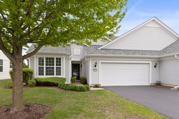 Property Slideshow image 2 of 31 | 1702 countryside dr, Shorewood, IL, 60404