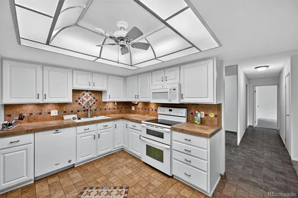 Property Slideshow image 3 of 30 | 14050 e linvale pl apt 407, Aurora, CO, 80014