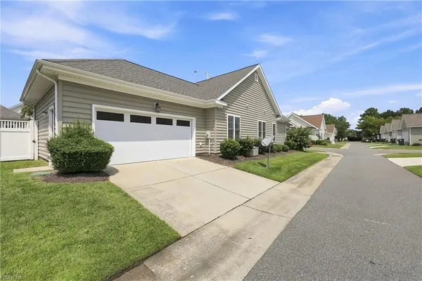 Property Slideshow image 3 of 45 | 114 st james ave, Smithfield, VA, 23430