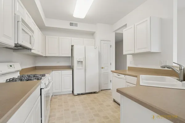 Property Slideshow image 3 of 11 | , Huntley, IL, 60142