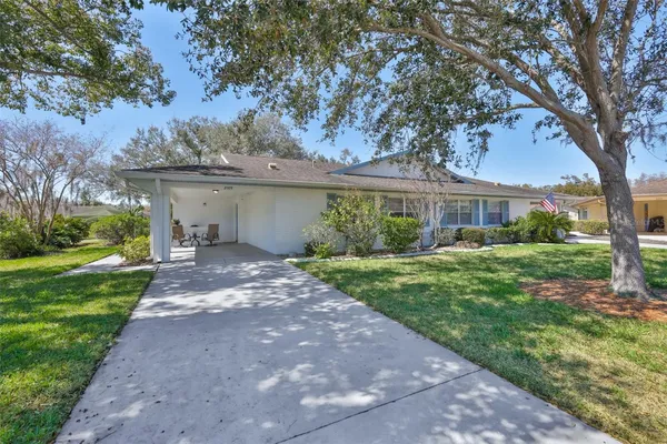 Property Slideshow image 2 of 43 | 2009 halmrock pl 176, Sun City Center, FL, 33573