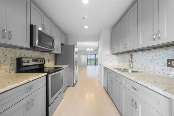 Property Slideshow image 2 of 23 | 550 sw 137th ave 401l, Pembroke Pines, FL, 33027