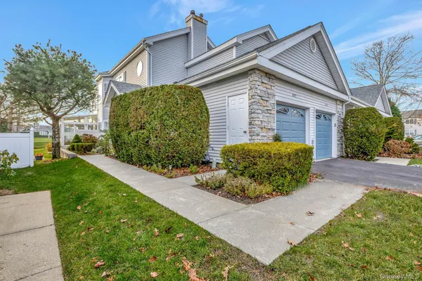 Property Slideshow image 3 of 45 | 477 woodscreek ct, Moriches, NY, 11955