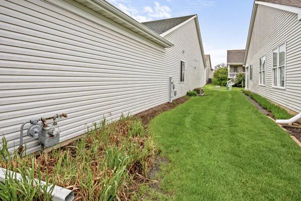 Property Slideshow image 3 of 29 | 1474 w flint ln, Romeoville, IL, 60446