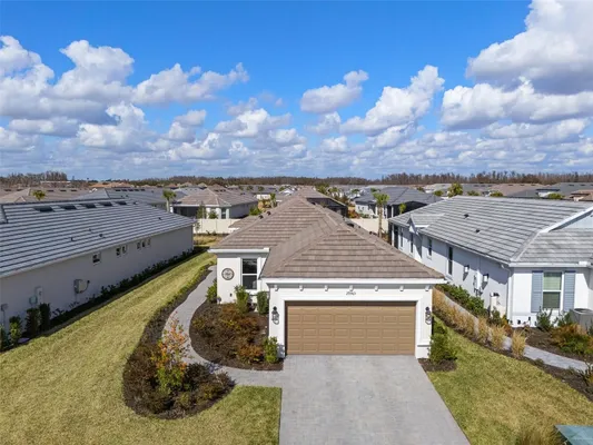 Property Slideshow image 2 of 77 | 29563 velletri ln, Wesley Chapel, FL, 33543