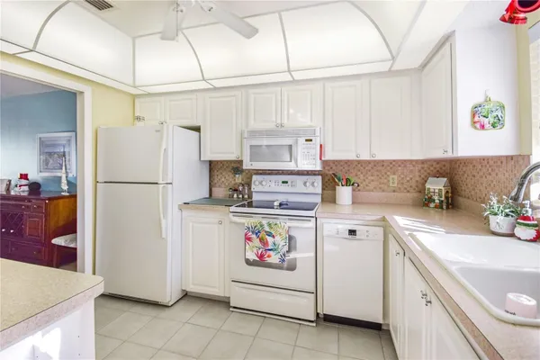 Property Slideshow image 3 of 43 | 3617 lake bayshore dr j-401, Bradenton, FL, 34205