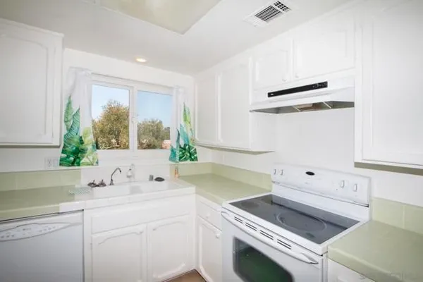 Property Slideshow image 3 of 42 | 16644 roca dr, San Diego, CA, 92128