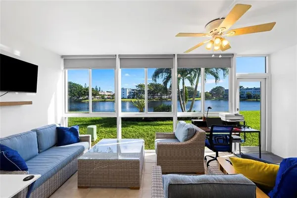 Property Slideshow image 2 of 25 | 1111 cambridge e unit e, Deerfield Beach, FL, 33442