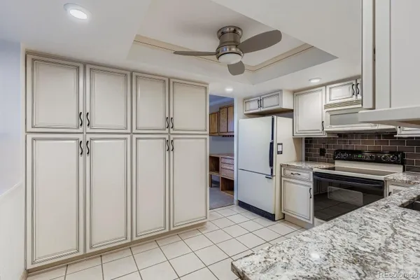 Property Slideshow image 2 of 18 | 14102 e linvale pl apt 302, Aurora, CO, 80014