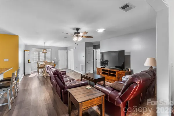 Property Slideshow image 3 of 23 | 141 derbyshire dr, Hendersonville, NC, 28792