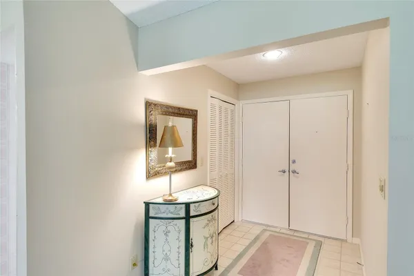 Property Slideshow image 3 of 37 | 3825 wilshire cir 1, Sarasota, FL, 34238