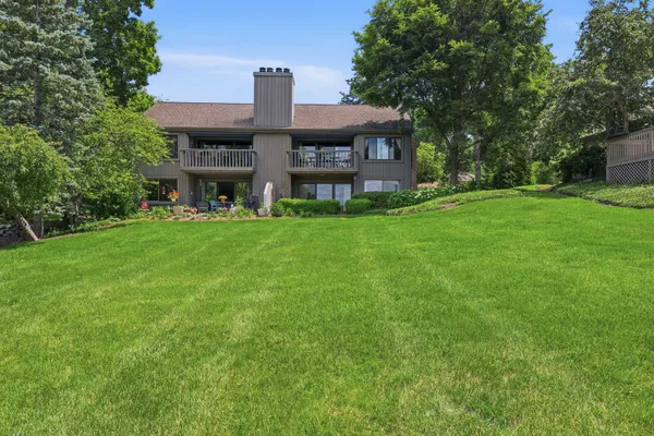 Property Slideshow image 2 of 48 | 640 old barn rd c, Lake Barrington, IL, 60010