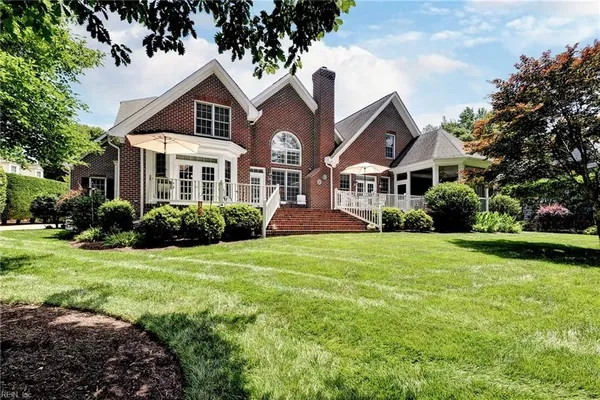 Property Slideshow image 2 of 45 | 112 bay hl, Williamsburg, VA, 23188