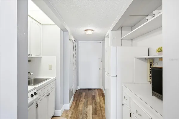 Property Slideshow image 3 of 44 | 4725 cove cir 306, St Petersburg, FL, 33708