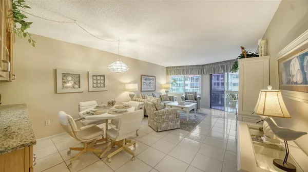 Property Slideshow image 3 of 77 | 1250 n portofino dr # 305mar, Sarasota, FL, 34242