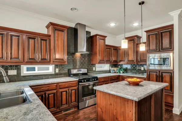 Property Slideshow image 3 of 24 | 305 legacy ct, Grayslake, IL, 60030