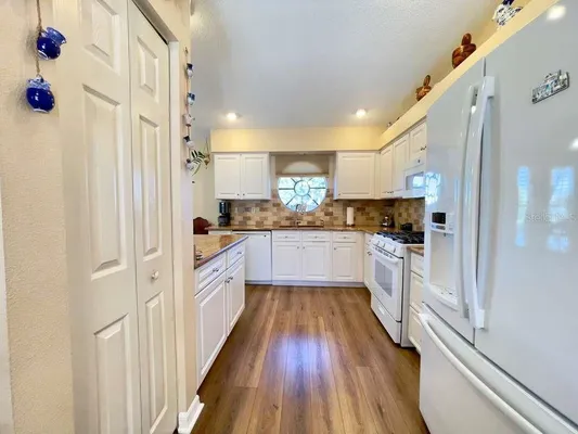 Property Slideshow image 3 of 44 | 6323 silver lakes dr, Lakeland, FL, 33810