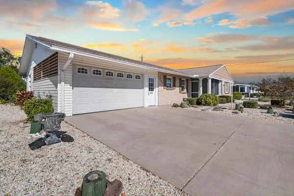 Property Slideshow image 2 of 80 | 829 fox hills dr, Sun City Center, FL, 33573