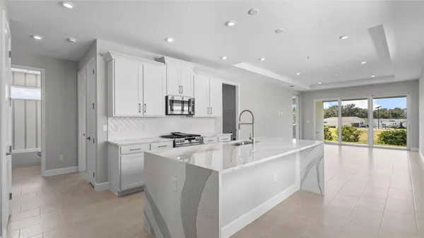 Property Slideshow image 2 of 18 | 574 hammock oaks blvd, Lady Lake, FL, 32159