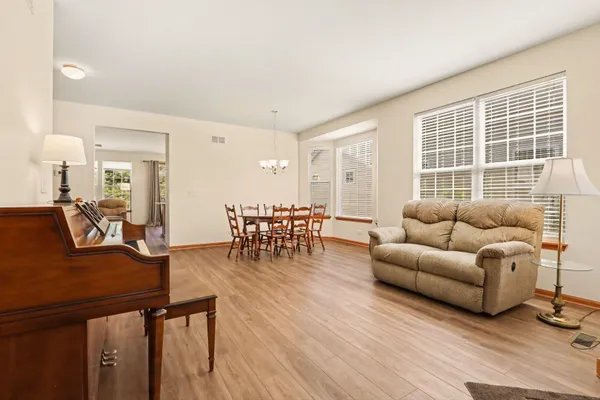 Property Slideshow image 2 of 18 | 1151 barkston ln, Aurora, IL, 60502