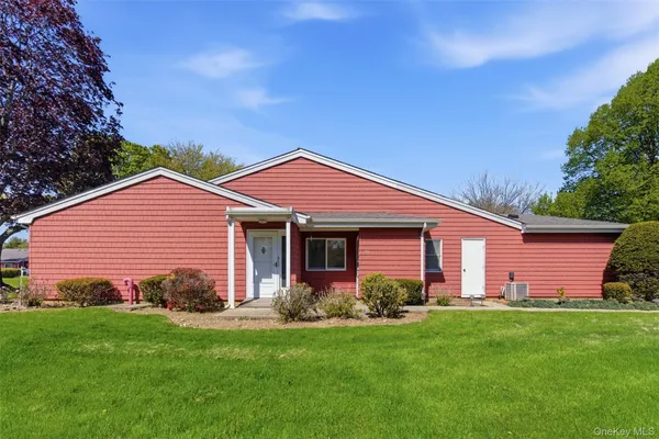 Property Slideshow image 2 of 31 | 309 flair dr, Smithtown, NY, 11780