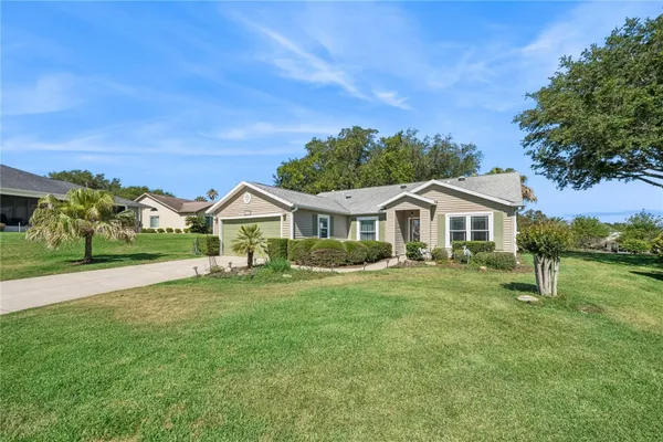 Property Slideshow image 2 of 30 | 4730 sawgrass lake cir, Leesburg, FL, 34748