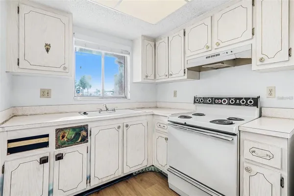 Property Slideshow image 3 of 23 | 3723 lake bayshore dr h206, Bradenton, FL, 34205